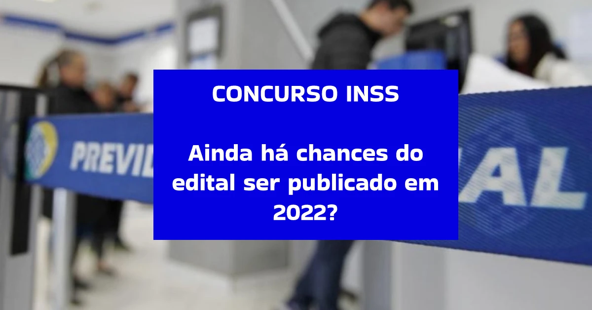 ao fundo uma agência do INSS com uma pessoa sendo atendida no balcão. Na frente, um quadrado azul com a frase sobre a realização do concurso ainda em 2022