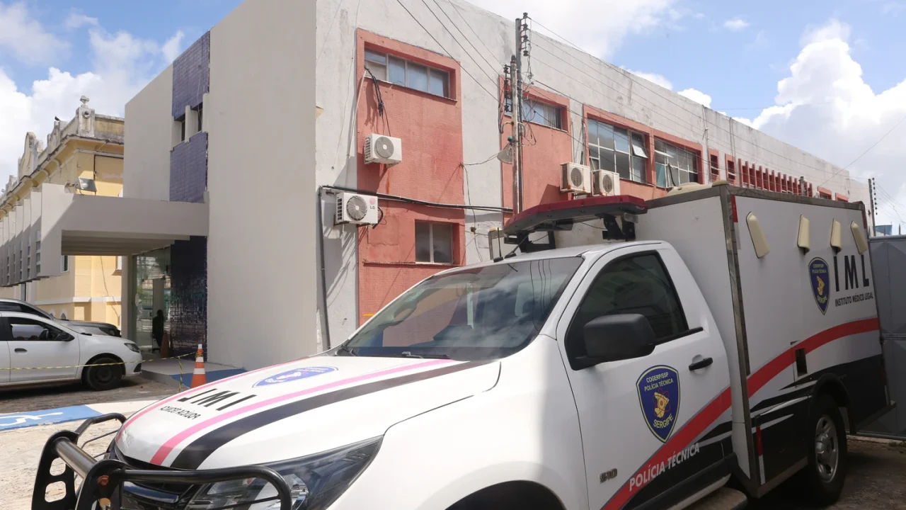 Descubra as atribuições do cargo de Auxiliar de Necropsia na Polícia Científica do Paraná