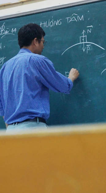 Descubra as Atribuições do Cargo de Professor de Física em Concursos da SEE SP