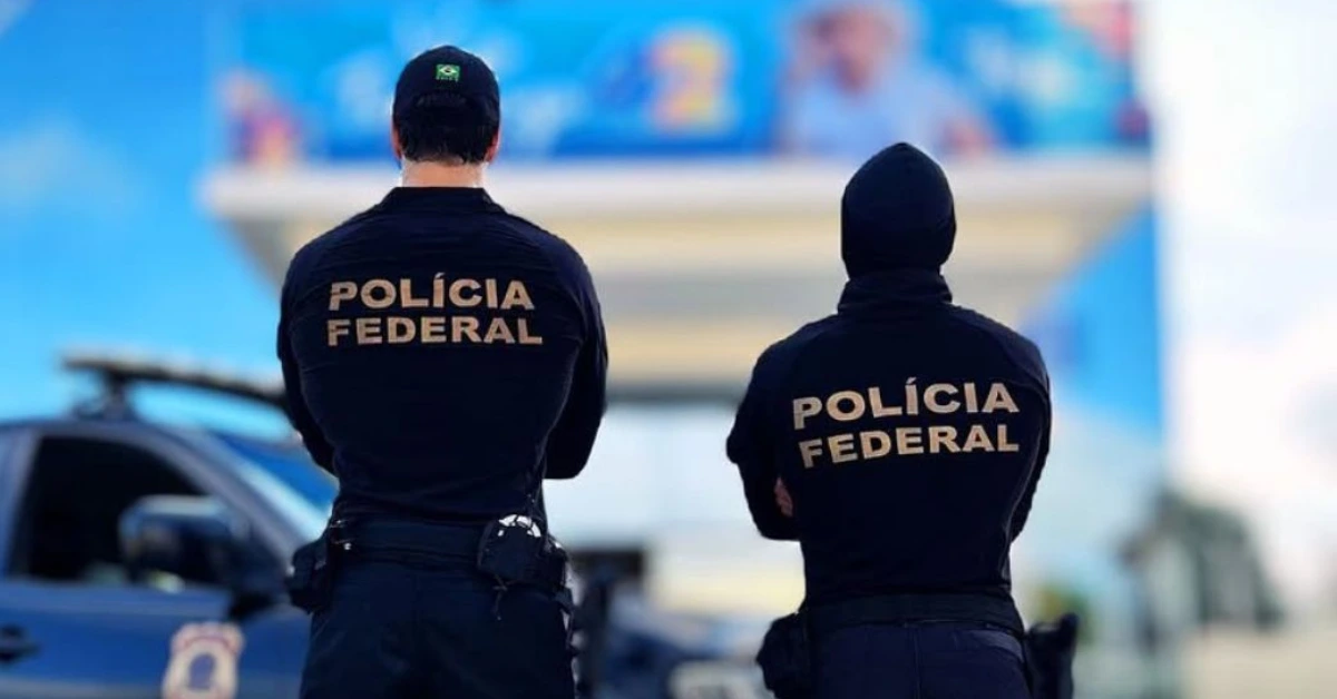 Notícia: Concurso PF 2026: Com déficit de 2.200 vagas e salários de até R$ 27 mil, a Polícia Federal prepara novo edital. Veja os cargos e o que estudar hoje!