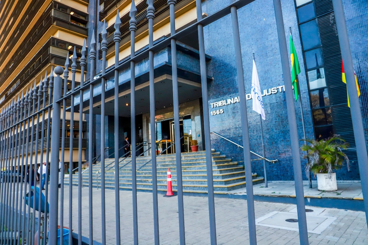 Notícia: Concurso TJ RS: resultado preliminar da prova objetiva divulgado. Consulte as notas e o gabarito definitivo no site da FGV.