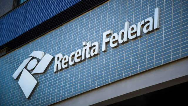 Concurso Receita Federal: qual o SALÁRIO de quem passa?