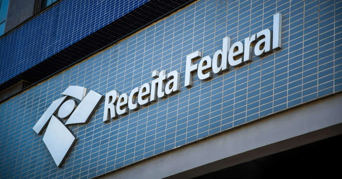 Notícia: Concurso Receita Federal: Novo pedido de edital em breve! Veja salários iniciais de até R$ 34 mil, vagas para Auditor e Analista, e o que estudar hoje!