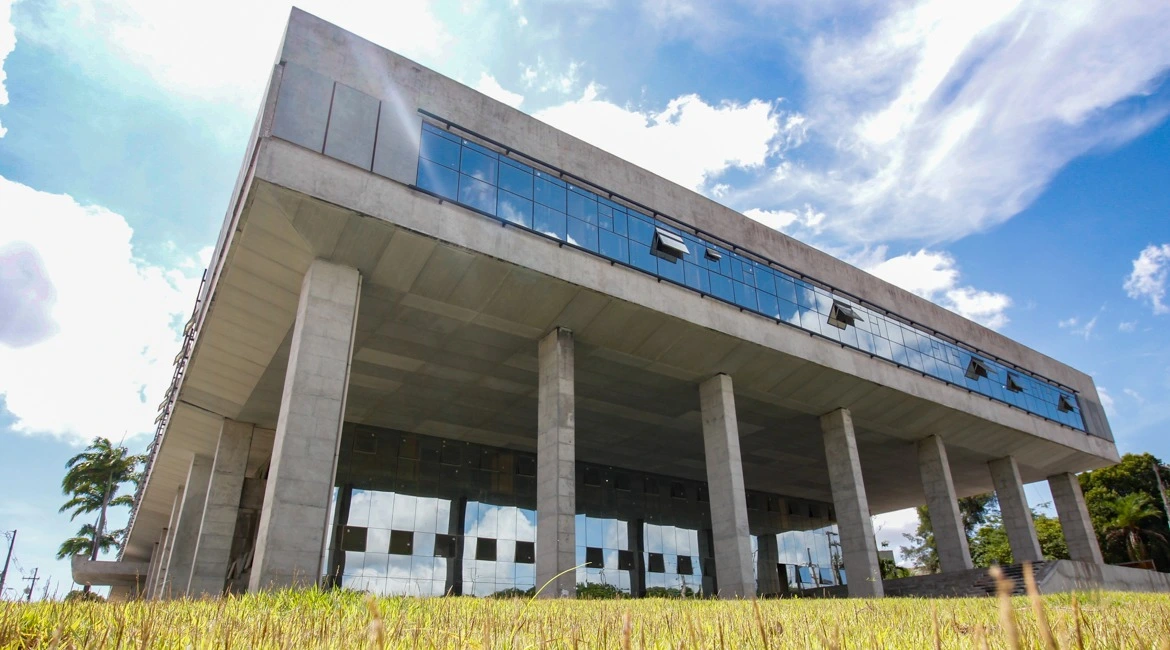 Notícia: Concurso TJ CE: portaria define nova comissão para o certame de Técnico e Analista Judiciário. A seleção tem expectativa de 35 mil inscritos.