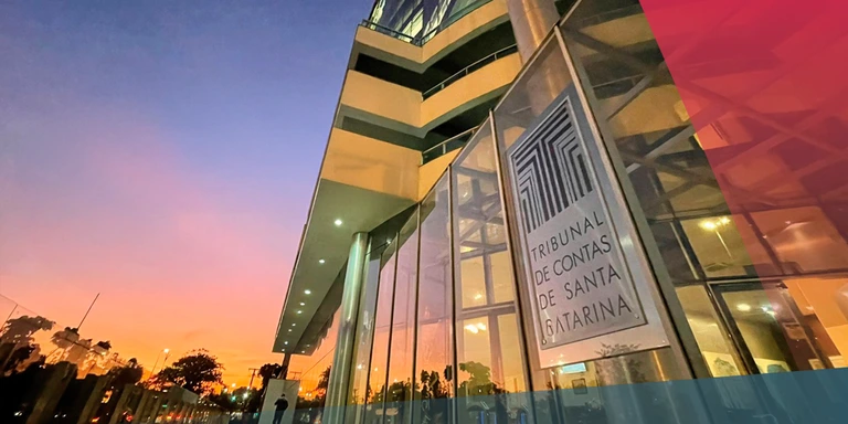 Notícia: O prazo de inscrição para o concurso TCE SC termina nesta quinta-feira (2). O edital prevê 20 vagas para Auditor Fiscal de Controle Externo.