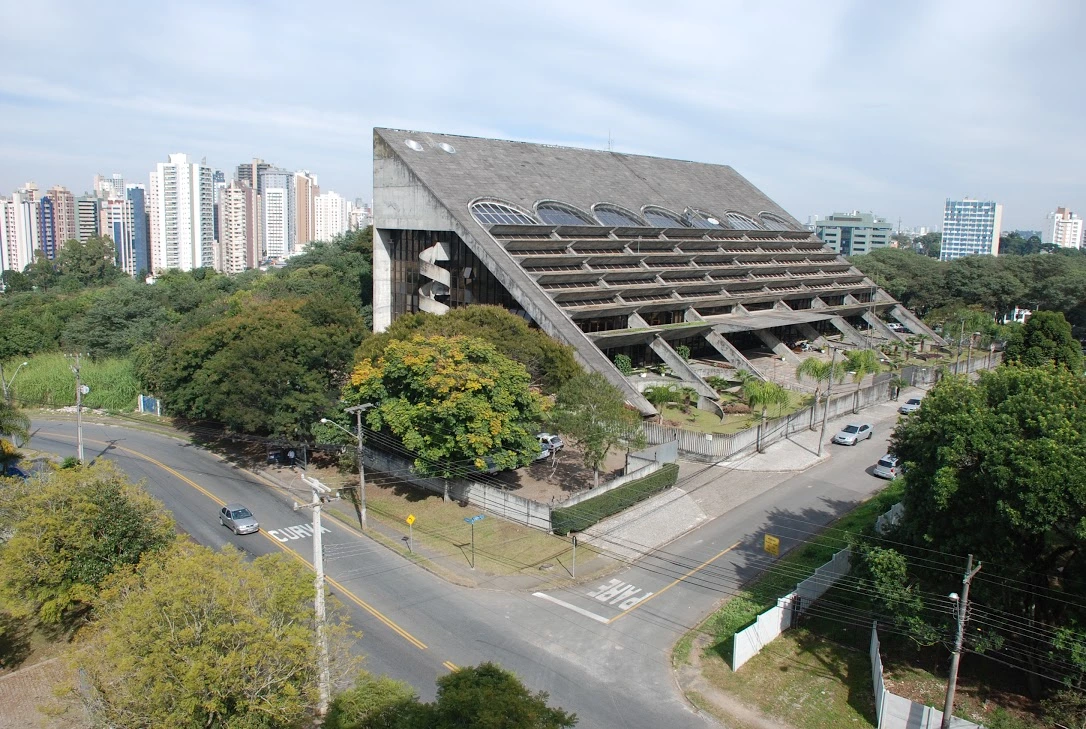 Notícia: O edital do concurso IDR Paraná foi autorizado com 422 vagas. Oportunidades abrangem níveis diversos com salários de até R$ 8.948,64.