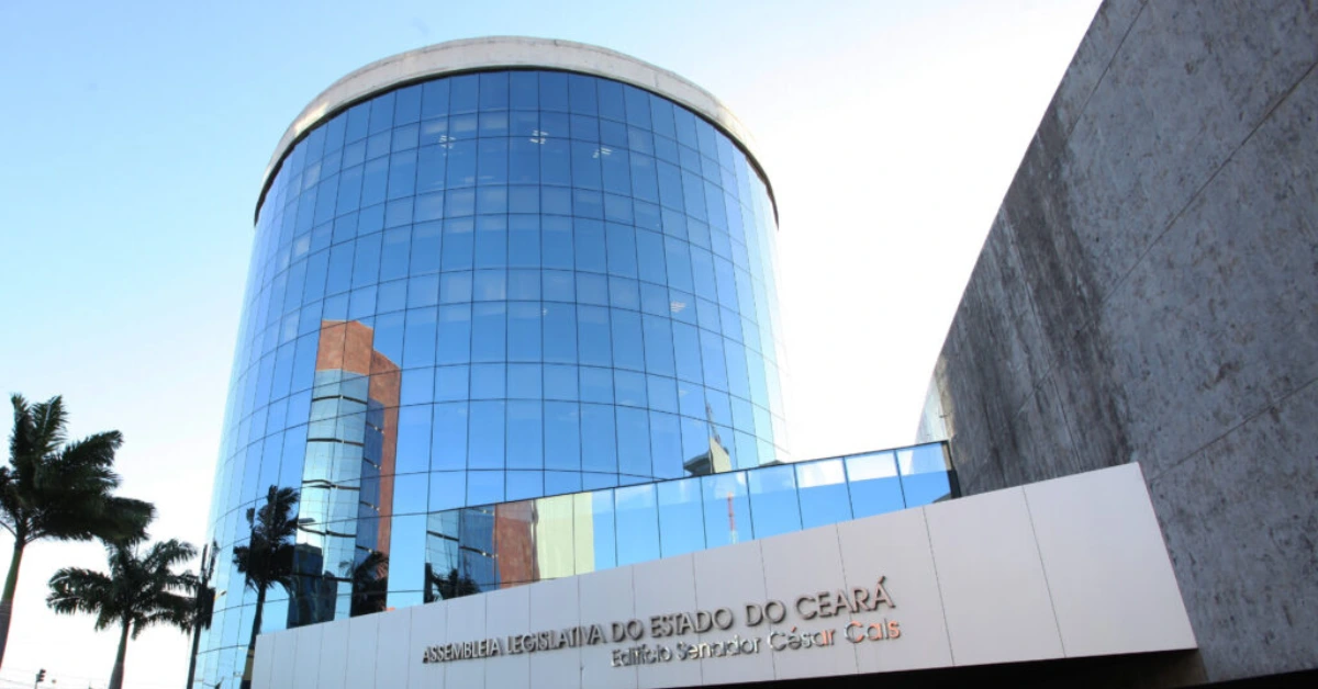 Notícia: Concurso ALECE 2026 vem aí com 200 vagas! Edital iminente para cargos de níveis médio e superior. Conheça as carreiras, salários e antecipe os estudos.