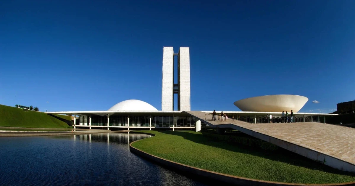 Notícia: O Concurso SEDES DF 2026 confirmou o Instituto Quadrix como banca! São 1.197 vagas para níveis médio e superior. Veja como gabaritar a prova!