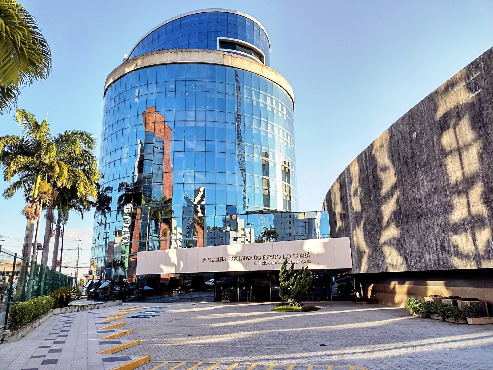 Notícia: Concurso Alece: com banca Idecan definida, Assembleia Legislativa do Ceará prepara edital para Técnico e Analista.