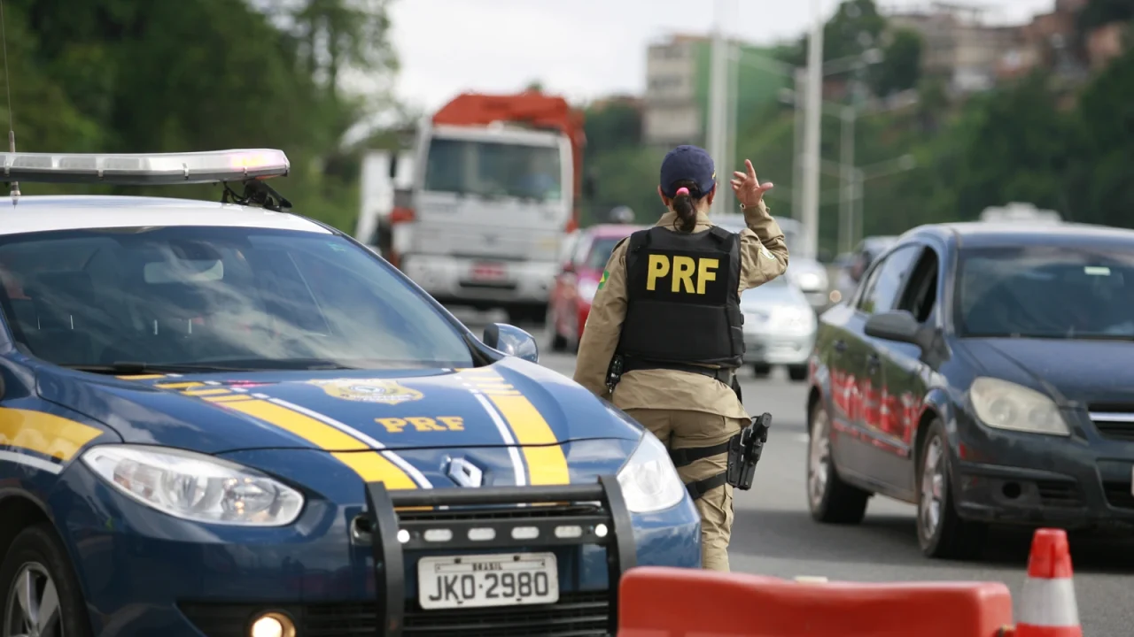 Concurso PRF: Processos para novos editais avançam no Ministério da Justiça