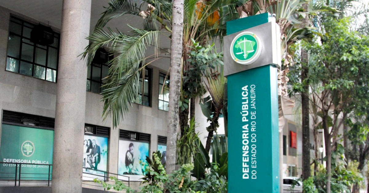 Notícia: Concurso DPE RJ Defensor 2026 avançou! FGV foi contratada para organizar a seleção com 35 vagas e inicial de R$ 34,2 mil. Veja!
