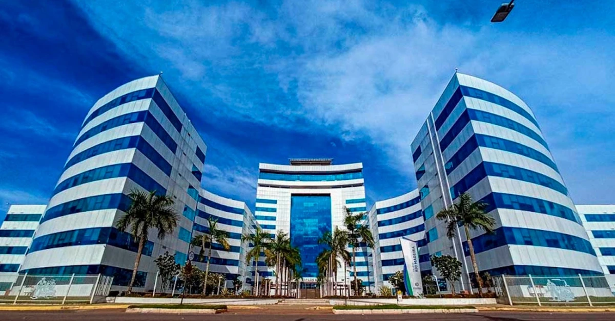 Notícia: A comissão do Concurso SESAU RO 2026 está formada! Previsão de 2.395 vagas para níveis médio, técnico e superior com iniciais até R$ 12,8 mil.