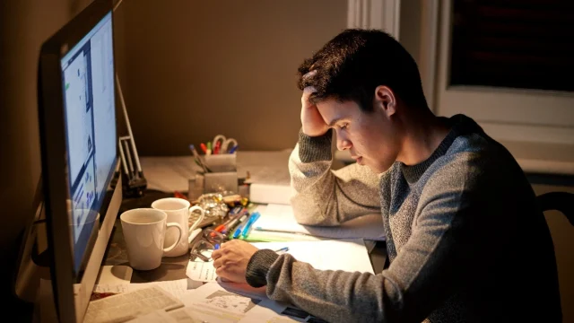 Como conciliar trabalho e estudo sem chegar ao limite
