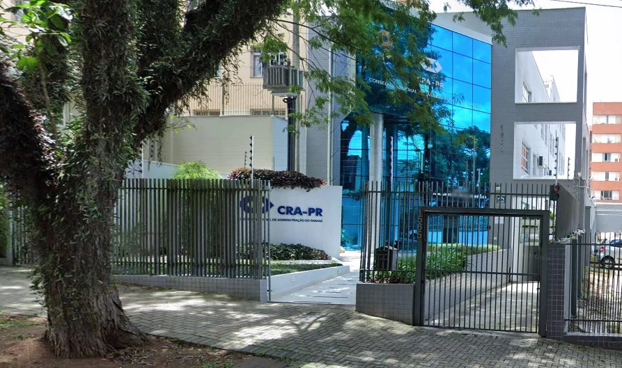 Notícia: Edital do concurso CRA PR publicado com 4 vagas + 250 CR. Salários de até R$ 8 mil. Inscrições de 22/06 a 23/07 pela banca Consulplan.