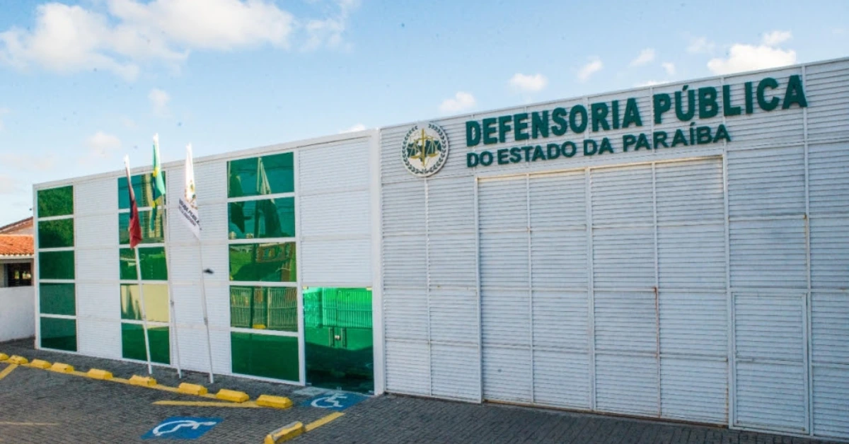 Notícia: A Fundação Carlos Chagas (FCC) organizará o Concurso DPE PB 2026, que prevê 20 vagas para níveis médio e superior com salários até R$ 4,5 mil.
