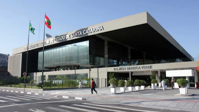 Concurso SEFAZ SC: comissão formada para Edital com 50 vagas!