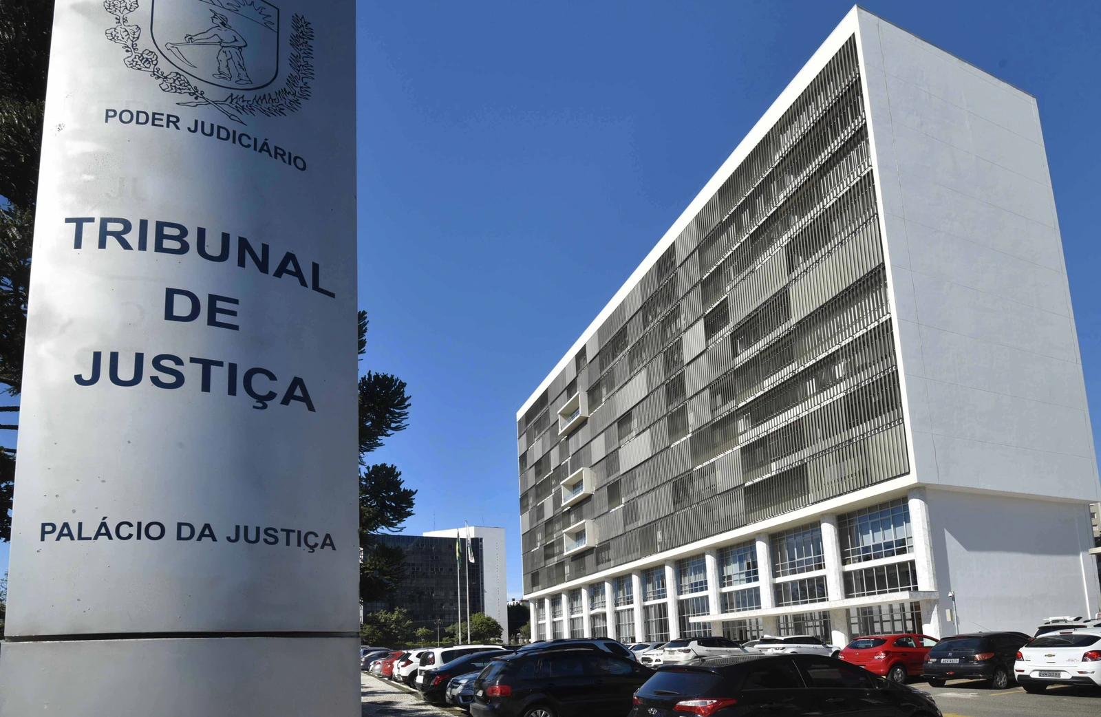 Notícia: O contrato com a banca Fundatec foi assinado para o concurso TJ PR para Contador com remuneração inicial de R$ 22.227,44.