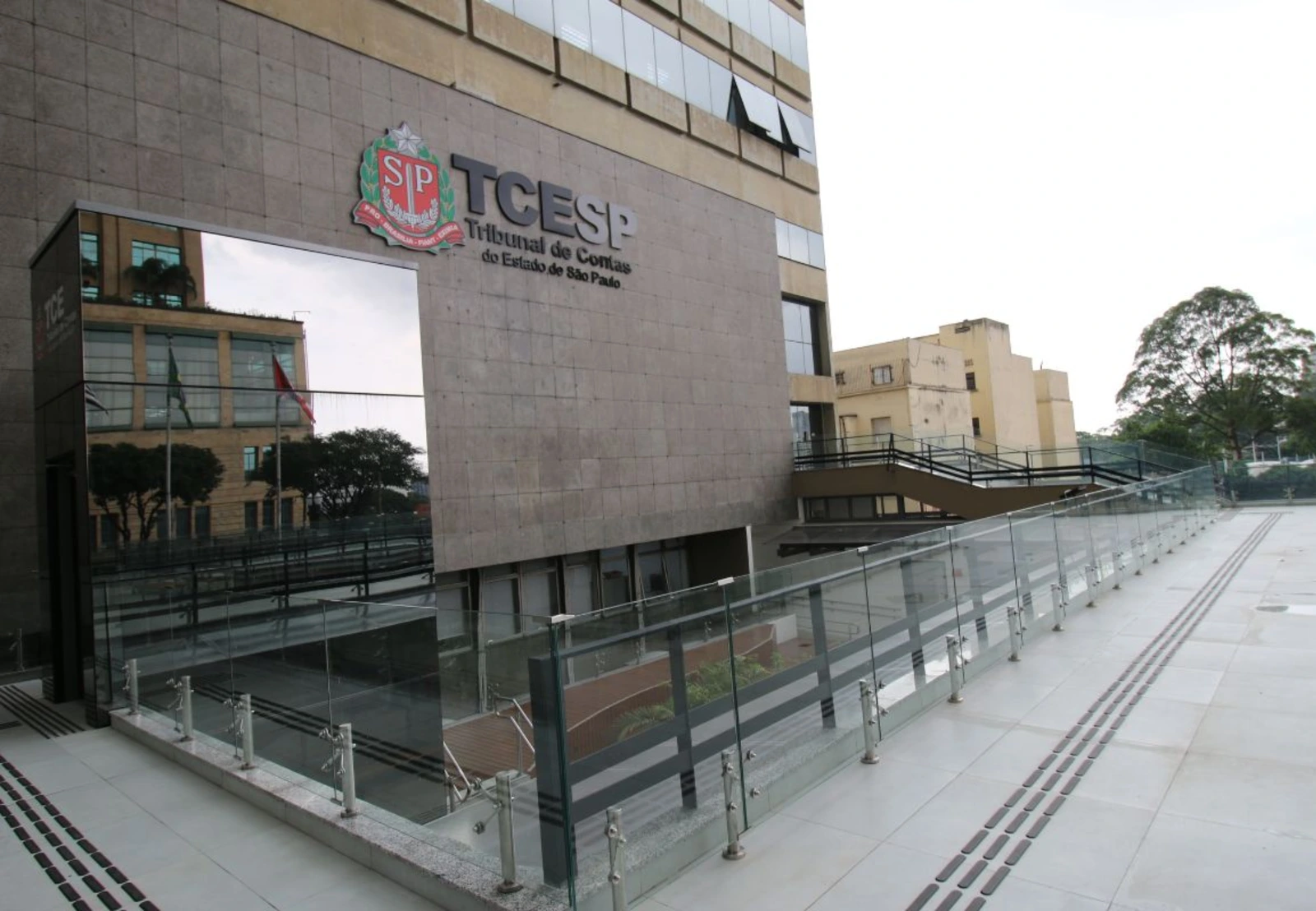 Notícia: Edital do concurso TCE SP publicado com 50 vagas para Auditor de Controle Externo e salário de R$ 20.940,20. Confira os prazos.