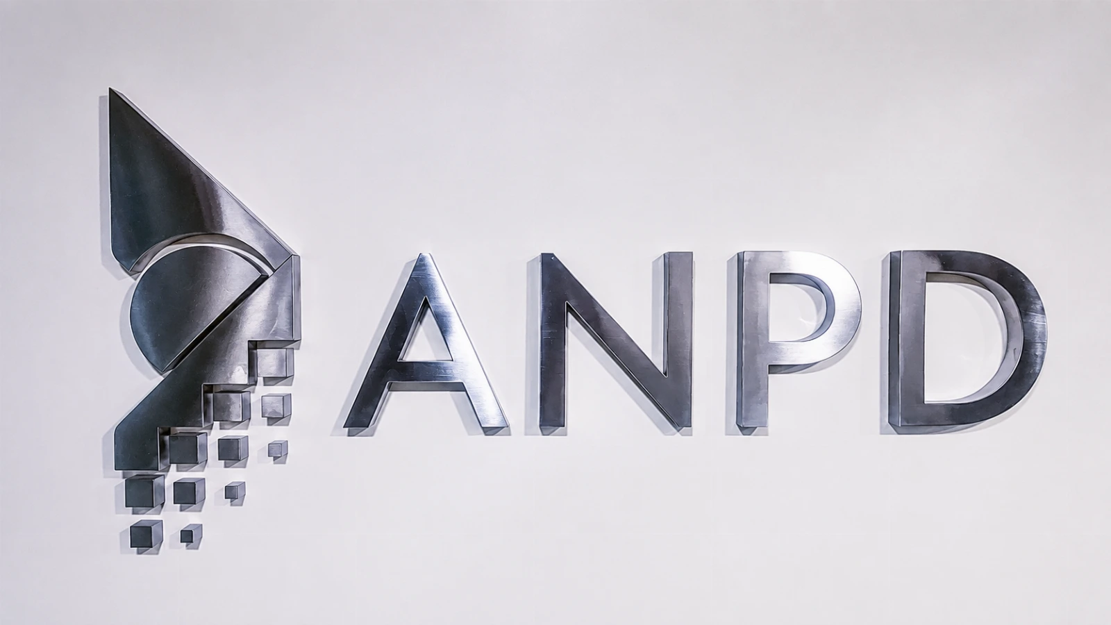 Notícia: Concurso ANPD: banca organizadora está em definição e o edital deve sair até dezembro de 2026, com 50 vagas de R$ 17,7 mil.