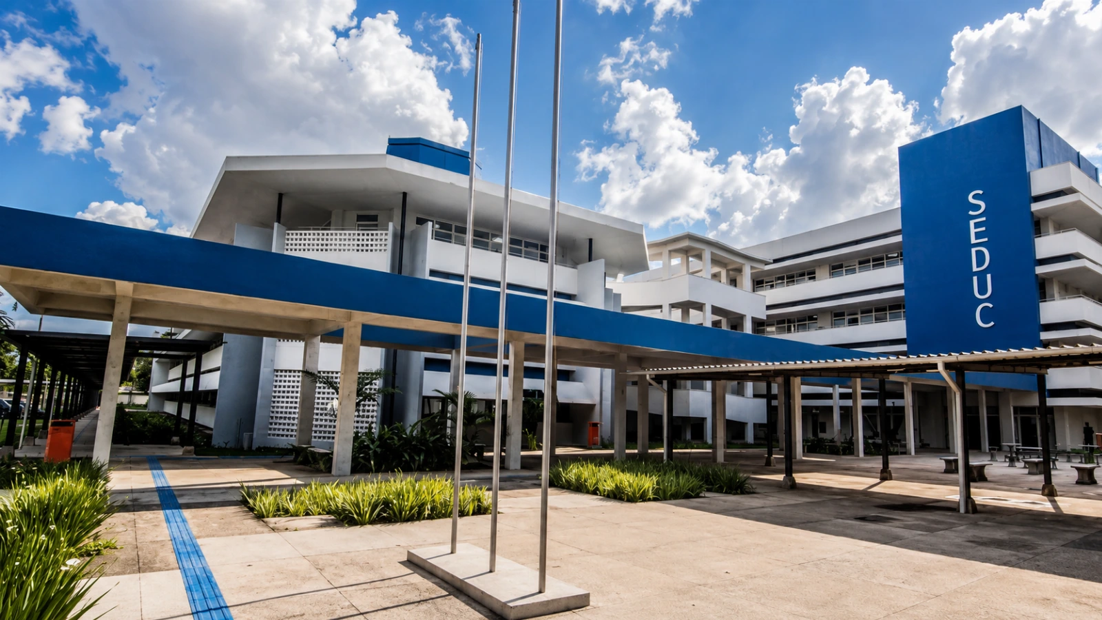 Notícia: Concurso Seduc PA: 2 mil vagas previstas e salário de até R$ 6.590 com FGV como banca. Veja situação atual, cargos e previsão do edital.