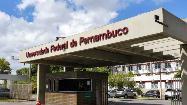 Concurso UFPE: 114 vagas e salários de até R$ 5,2 mil