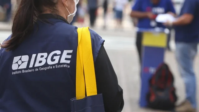 Editais IBGE 2026: 9.672 vagas, provas e salários