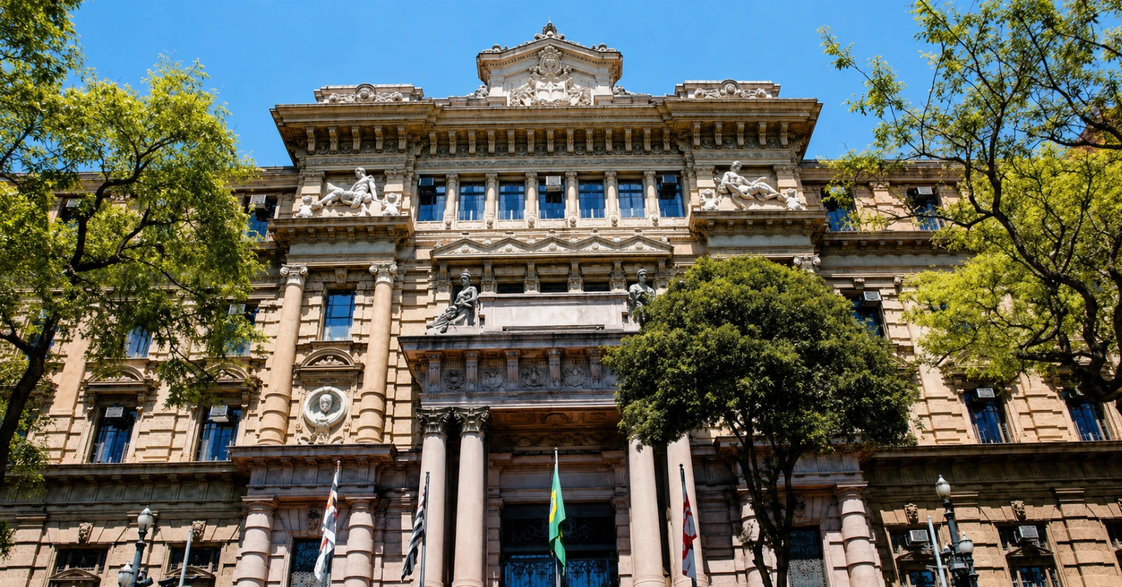 Notícia: Novo edital TJ SP Escrevente em 2026: 720 cargos criados por lei, déficit de 3.251 servidores e listas válidas até junho de 2027.