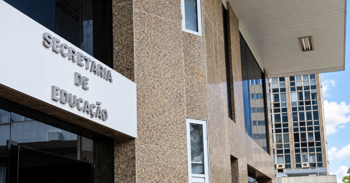 Notícia: Edital previsto para novembro com 10.604 vagas autorizadas para professor, gestor, analista e orientador. Veja o que já está confirmado.
