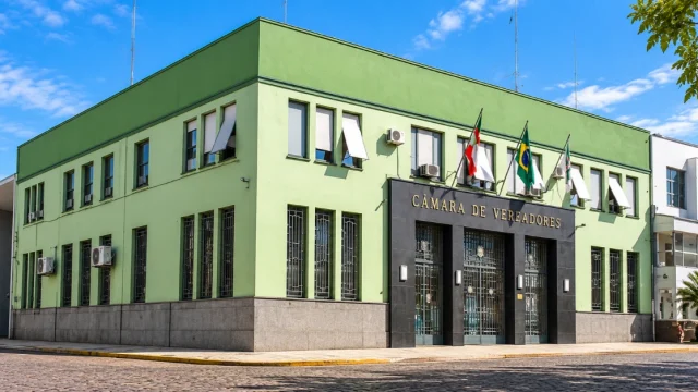 SAIU Concurso Câmara de Bagé RS: 19 vagas até R$ 3,8 MIL
