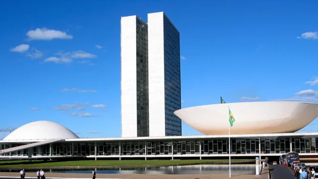 SAIU Concurso Câmara dos Deputados: 184 vagas para Analista a R$ 32 MIL