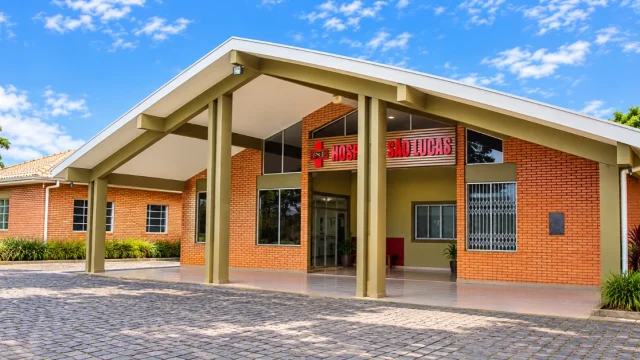 Concurso Hospital São Lucas SC: vagas para 9 funções até R$ 5,5 MIL